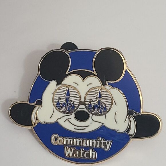 WDW Official Community Watch Security Cast Member Pin 2010 - Picture 1 of 7